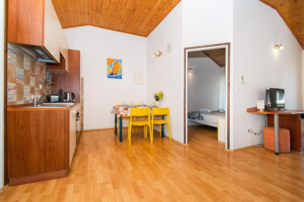 Apartments Family Corner Срима Екстериор снимка